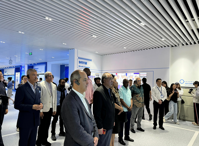 驻华使节烟台行｜感受东方电子绿色低碳产业魅力，点赞山东智造“黑科技”